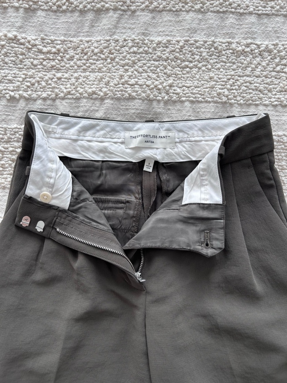 Aritzia The Effortless Pant in Olive